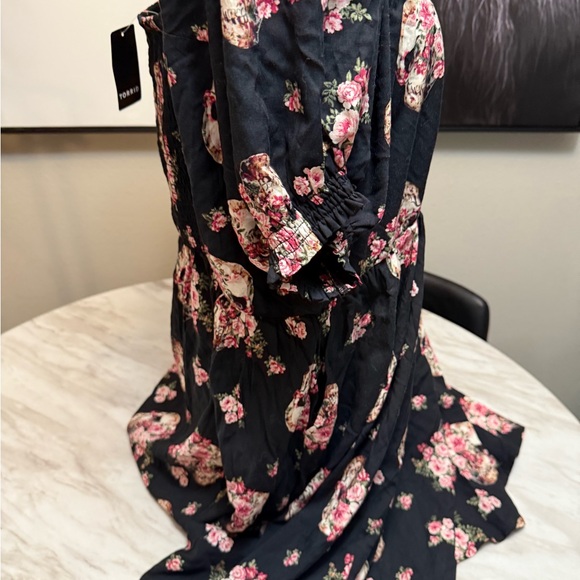 Torrid black dress eye hook clasps pink floral print twirl skirt NWT size 2 - Picture 4 of 6